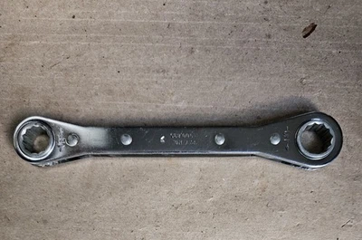 Llave de extremo de caja de trinquete Armstrong como nueva, 27-594 - 1/2" X 9/16", 12 Pt.  USA Foto 1 de 4