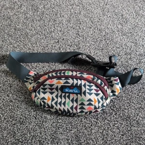 KAVU Spectator Waist Pack Belt Bag Fanny Pack Shoulder Triangles pattern NWOT - Picture 1 of 7