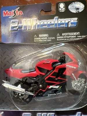 1:18 Scale Maisto Honda CBR600F4  - Image 1 of 4