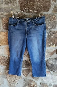 Lee Regular Fit Capri Mid Rise Women's size 18M Denim Jeans - Picture 1 of 9