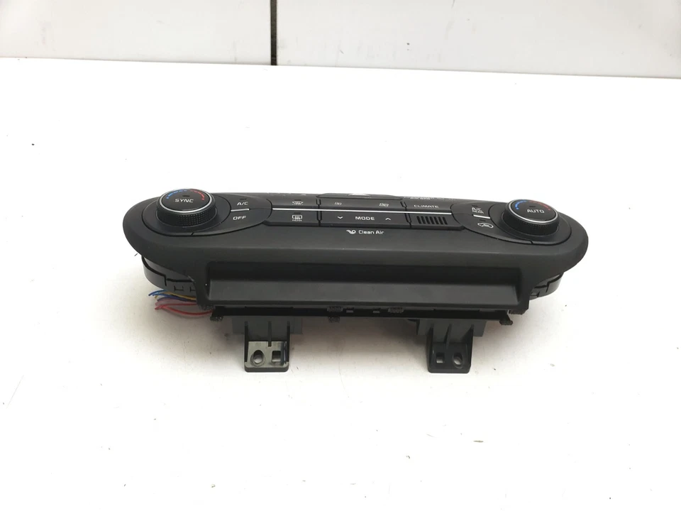 KIA SORENTO MK3 AC HEATER CLIMATE CONTROL SWITCH PANEL 2017 - Image 1 of 4