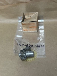 OEM STIHL OIL PUMP OILER 1114-640-3200 O20 020 AV 020AVS 020AVP Rough Box !! - Picture 1 of 7