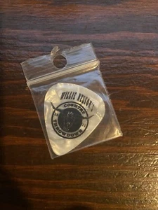 Willie Nelson: 2011 Country Throwdown Fest-guitar pick w/imprinted signature - Picture 1 of 2