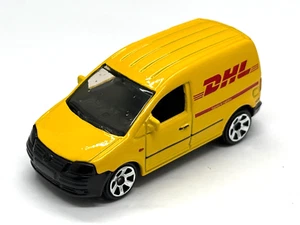 Furgoneta de reparto Matchbox 2007 MB741 DHL amarilla 1:62 Volkswagen Caddy C120A - Imagen 1 de 7