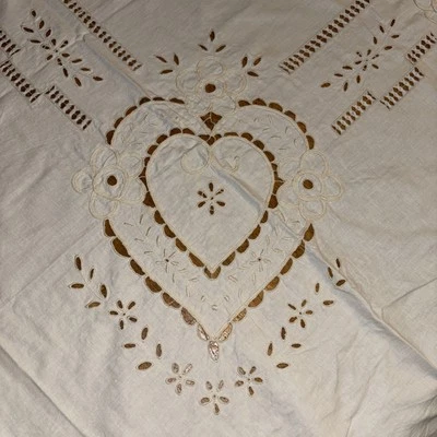 Vintage Heart Tablecloth 66x100 Cream  Embroidered Cutwork Wedding Tea - image 1 of 4