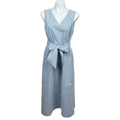 Vestido sem mangas listrado Anne Klein Searsucker M azul branco gola V midi envoltório laço - Imagem 1 de 4
