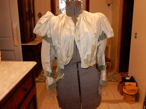 ANTIKE VIKTORIANISCHE JACKE OBERTEIL SAMT UND SPITZE UM 1800 - Bild 1 von 6