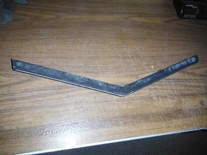 1974-78 CHRYSLER NEW YORKER NEWPORT FRONT BUMPER RUBBER CENTER ORIGINAL - Bild 1 von 1