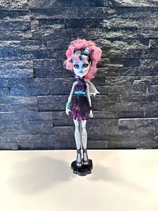 Monster High - Zombie Shake Rochelle Goyle Doll - Gargoyle Mattel 2011 + Stand - Picture 1 of 5