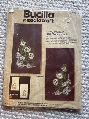 VTG MCM Bucilla Creative Needlecraft Kit Daisy Bouquet Crewel Embroidery Towels - Image 1 of 4