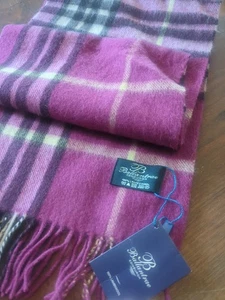 Bufanda de lana de cordero Ballantrae Edimburgo para mujer frambuesa a cuadros flecos adulto nueva con etiquetas 60" - Imagen 1 de 3