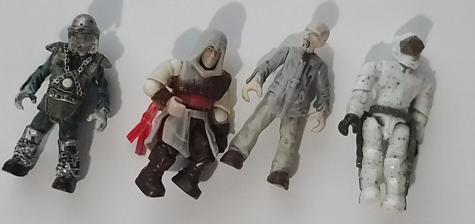 Mega Bloks 4 COD Zombie Halo Assassins Creed Mixed Not 100% On who's who - Image 1 of 4