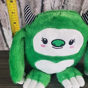 Grünes rundes Monster Plüschtier gestreift Hörner Kellytoy 2017 Stofftier Spielzeug - Bild 1 von 7