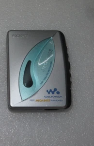 Sony WM-EX190 Walkman Mega Bass Silver Personal Cassette Player & Clip USA - Picture 1 of 6