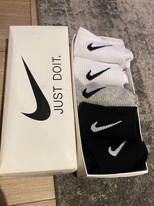 Nike Socks Box Set x 5 Pairs Socks - Black, White & Grey - New - Picture 1 of 2