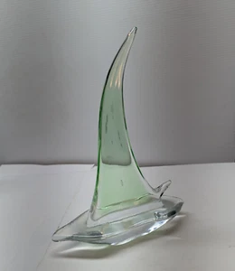 Vintage MCM mundgeblasenes Segelboot grün Kunstglas Boot Vintage 8 x 10 Zoll - Bild 1 von 4