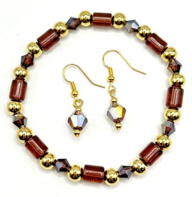 Juego de 2 piezas con cuentas de vidrio púrpura y dorado: pendientes colgantes y pulsera elástica de 7,75" Foto 1 de 3