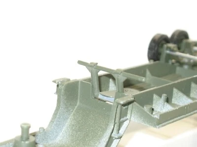 Solido Cavalletto IN Metallo Kaki per Rimorchio Berliet T12 Porta Char Militare - Immagine 1 di 2