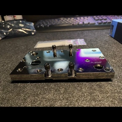 Bloque de agua GPU Bykski para acelerador Nvidia P100/V100 Sxm2 (genuino nuevo) Foto 1 de 4