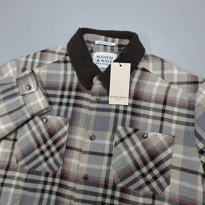 Chaqueta de franela a cuadros forrada Sherpa Scotch & Soda para hombre Moca ajuste relajado $180 Foto 1 de 4