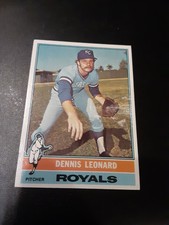 1976 Topps Baseball Card NM/MT # 334 Dennis Leonard kansas city Royals 