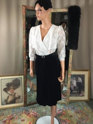 Vestido Vintage Blanco Transparente Encaje y Terciopelo Negro Ver A Través Encaje Top PeekaBoo! Talla S Foto 1 de 4