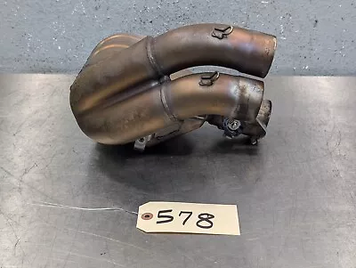 2019 DUCATI HYPERMOTARD 950 OEM Presilencer Lower Sump Collector - 57211872B Foto 1 de 4