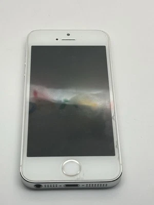 A1533 WHITE IPHONE 5S SELLING AS IS WORKING - Image 1 of 2