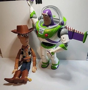 Thinkway Buzz Lightyear und Woody funktionieren beide. Karate Chop Buzz Zugschnur Woody - Bild 1 von 15
