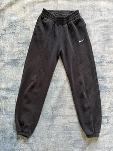 Pantaloni da jogging Nike neri Sportswear Essential Collection in pile XS - Foto 1 di 7