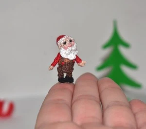 Muñeca de Papá Noel hecha a mano miniatura ganchillo juguete regalo de Navidad 1" - Imagen 1 de 8
