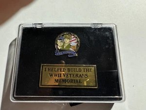 Anstecknadel und Metall "I Helped Build the WWII Veterans Memorial" - Bild 1 von 6
