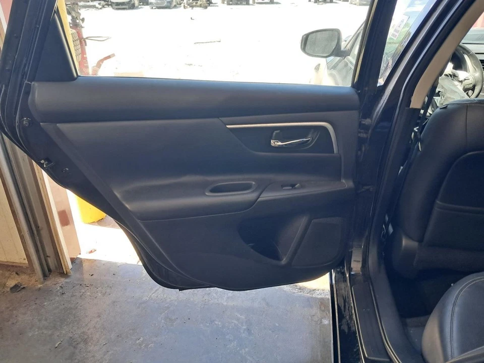 2017 Nissan Altima Left Rear Door Panel Black OEM Used 205.DA1F17 Foto 1 de 4