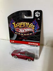 Hot Wheels Larry's Garage '69 Ford Mustang Rosso 1 di 20 piloti veri firmati - Foto 1 di 5