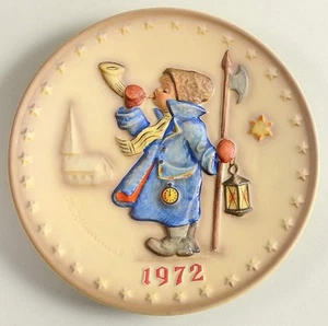 Goebel Hummel Annual Plate-Goebel Hear Ye, Hear Ye - Boxed 67018 - Picture 1 of 1