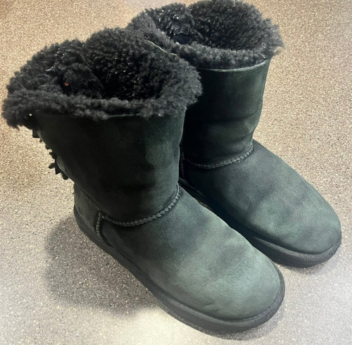 Stivali UGG Bailey fiocco nero pelle scamosciata shearling donna taglia 6 stile 1002954