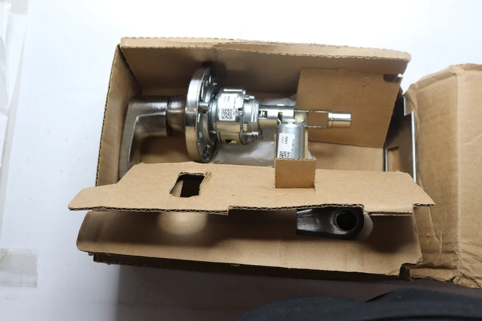 Yale Pacific Beach Heavy Duty Passage Door Lever Set Grade 1 Satin Chrome - Image 1 of 1