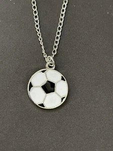  COLLANA CALCIO CIONDOLO SMALTO BIANCO CHARM 18" CATENA PLACCATA ARGENTO xmas - Foto 1 di 3
