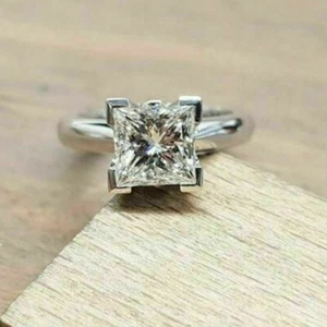 Anillo de boda para mujer de 2 quilates de corte princesa simulado enchapado en oro blanco 14 K - Imagen 1 de 9