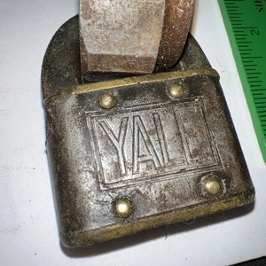 CANDADO ANTIGUO VINTAGE DE ACERO Y LATÓN YALE (sin llave) Especial - Imagen 1 de 15