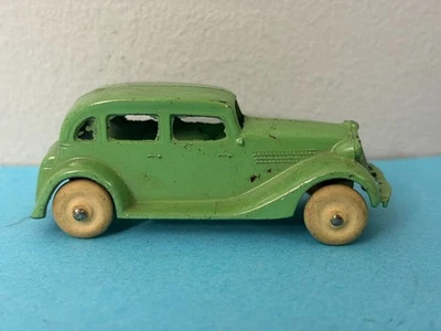 Tootsietoy #0111 1935 FORD SEDAN green diecast w/white rubber tires ORIGINAL 3" - Image 1 of 4