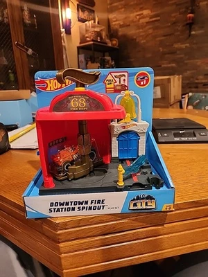 Hot Wheels City DOWNTOWN FIRE STATION SPINOUT w/ Car Play Set ~ New 2018 - Image 1 of 4