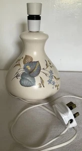 Schönes Sammlerstück Axe Vale Keramik, Devon Tischlampe blau Blumenmuster - Bild 1 von 15