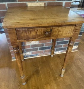 ANTIQUE NEW ENGLAND SHERATON TIGER MAPLE SINGLE DRAWER TABLE W LOCK🌺🌺 - Picture 1 of 21
