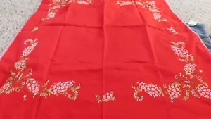 25-314 Vint 32" x 34" Handmade Red hand Embroidery Embroidered Table Linen Old - Picture 1 of 5
