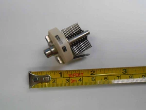 SD2833 CONDENSATORE ARIA HAMMARLUNG, ALBERO 6.0/32.0 PICOFARADS .312"/ NOS - Foto 1 di 4