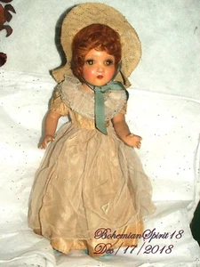 ANTIGUO VESTIDO/SOMBRERO ORIGINAL DE 19"" COMPOSICIÓN DE BELLEZA OJOS DORMIDOS AÑOS 40  - Imagen 1 de 12