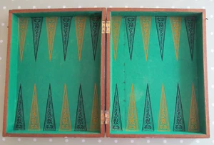 LARGE VINTAGE BACKGAMMON GAME BOARD IN A WOODEN CASE / BOX - Picture 1 of 8