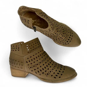 Seychelles Tame Me Bootie Ankle Bootie 8 Taupe Brown Nubuck Perforated Leather - Picture 1 of 13