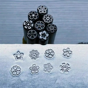 1PZ Strumento Inciso a Mano Acciaio Timbro Modello Fiore Stampo Scalpello per Bracciale Fai da Te - Foto 1 di 24